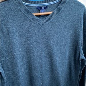 Gap Men’s Med grey cotton v-neck cotton